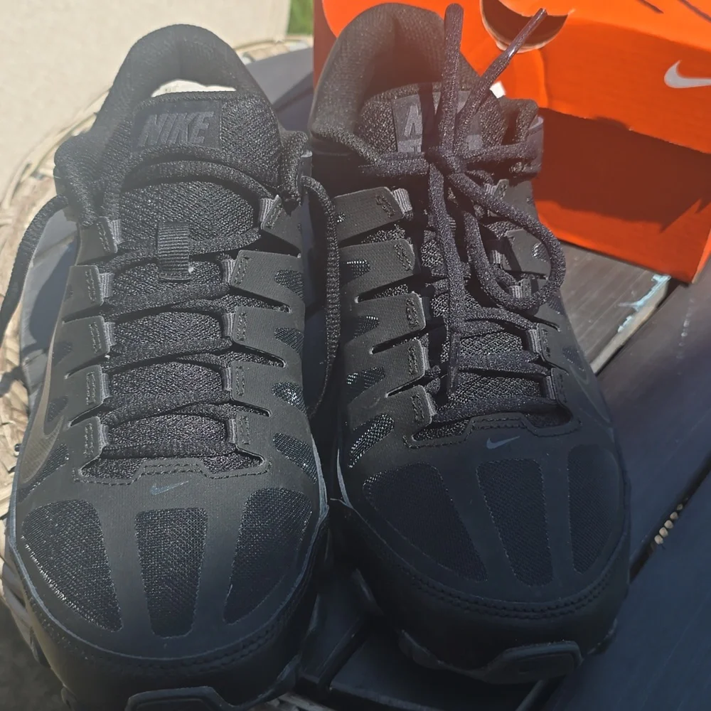 Nike Reax Black Running Sneakers - Picture 4 of 7